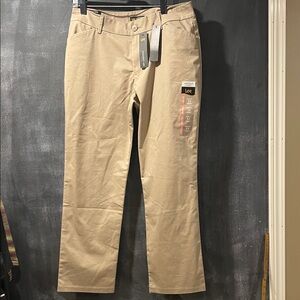 Lee women’s size 12 short Khaki Chinos